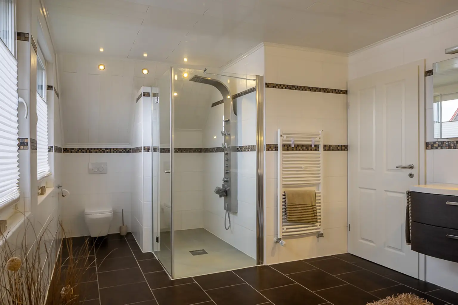 Das Bad mit der Dusche