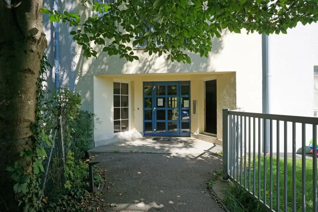 Barrierefreie 4-Zimmer-Gartenwohnung Nähe Auhofcenter und S-Bahn
