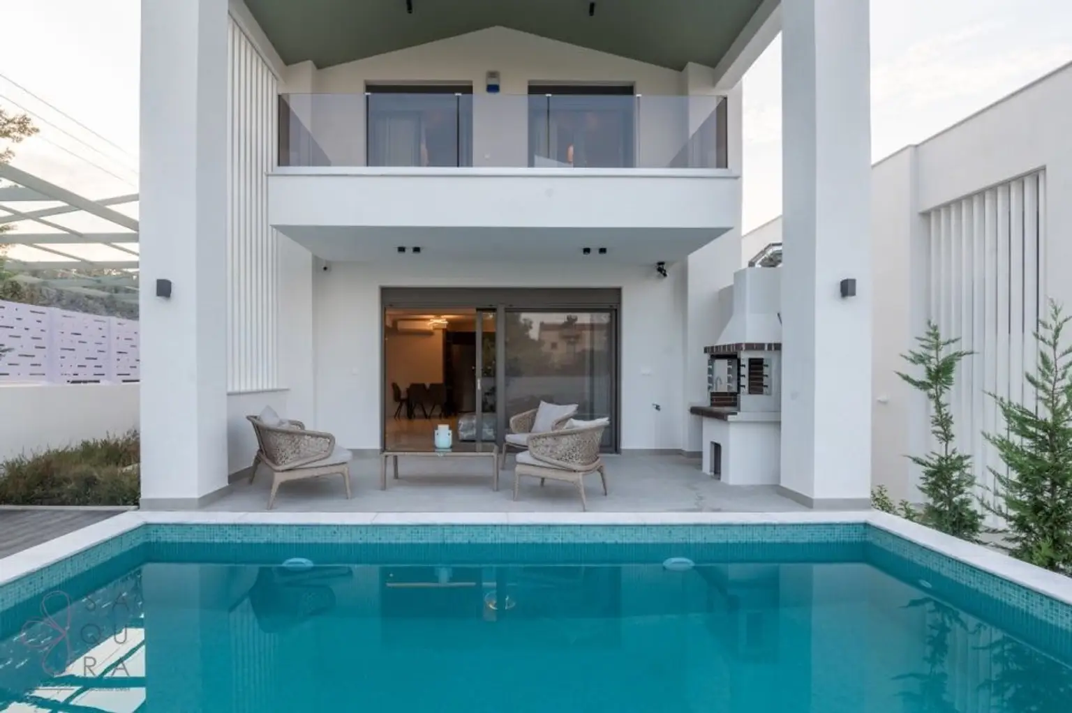 Exklusive Neubau-Maisonette in Polihrono – Drei Etagen moderner Luxus am Meer