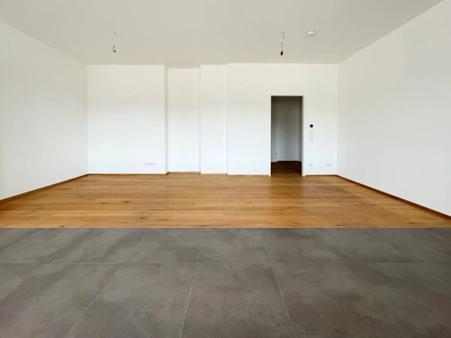 NÄHE NASCHMARKT: DG-AUSBAU IM ALTBAU - U4 Pilgramgasse - 3-Zimmerwohnung mit hofseitigem Balkon