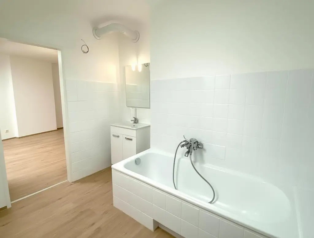 Frisch sanierte DG-Wohnung nahe AKH/U6