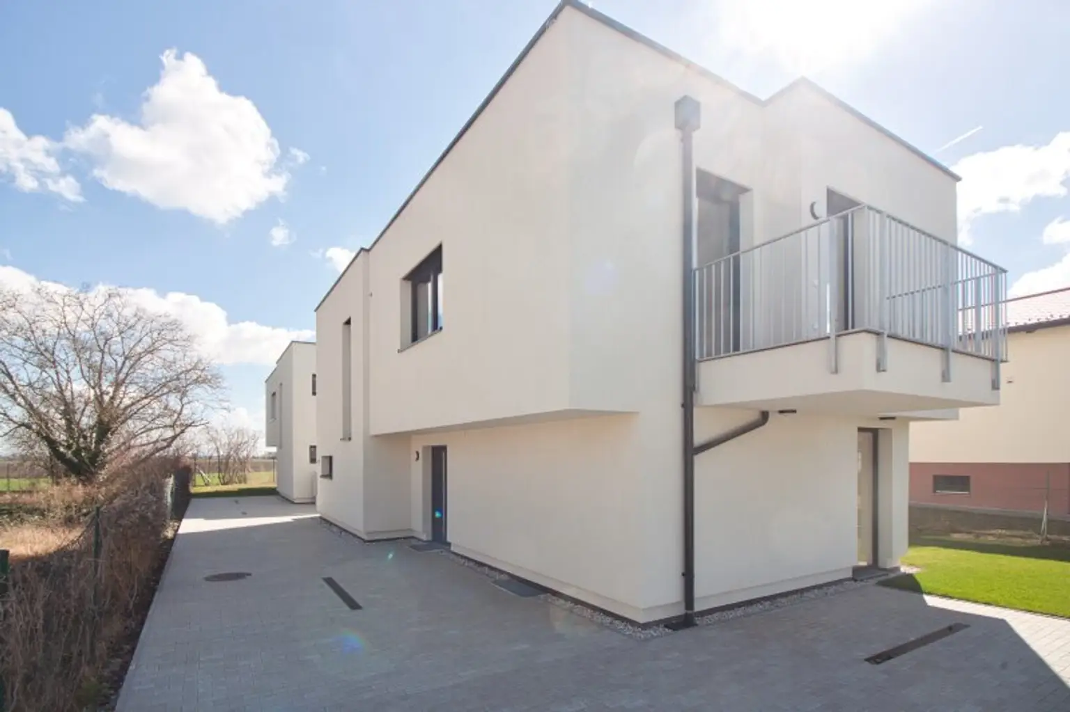 MODERNES EINFAMILIENHAUS | Ziegelmassivbauweise | viel Platz, lichtdurchflutet & optimale Raumaufteilung | inkl. Stellplatz