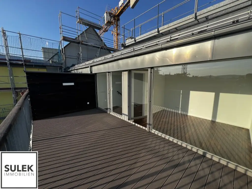 Unbefristet Mieten: Praktische 3,5-Zimmer-Dachgeschoss-Wohnung mit Dachterrasse in Top-Lage - ab 1.10