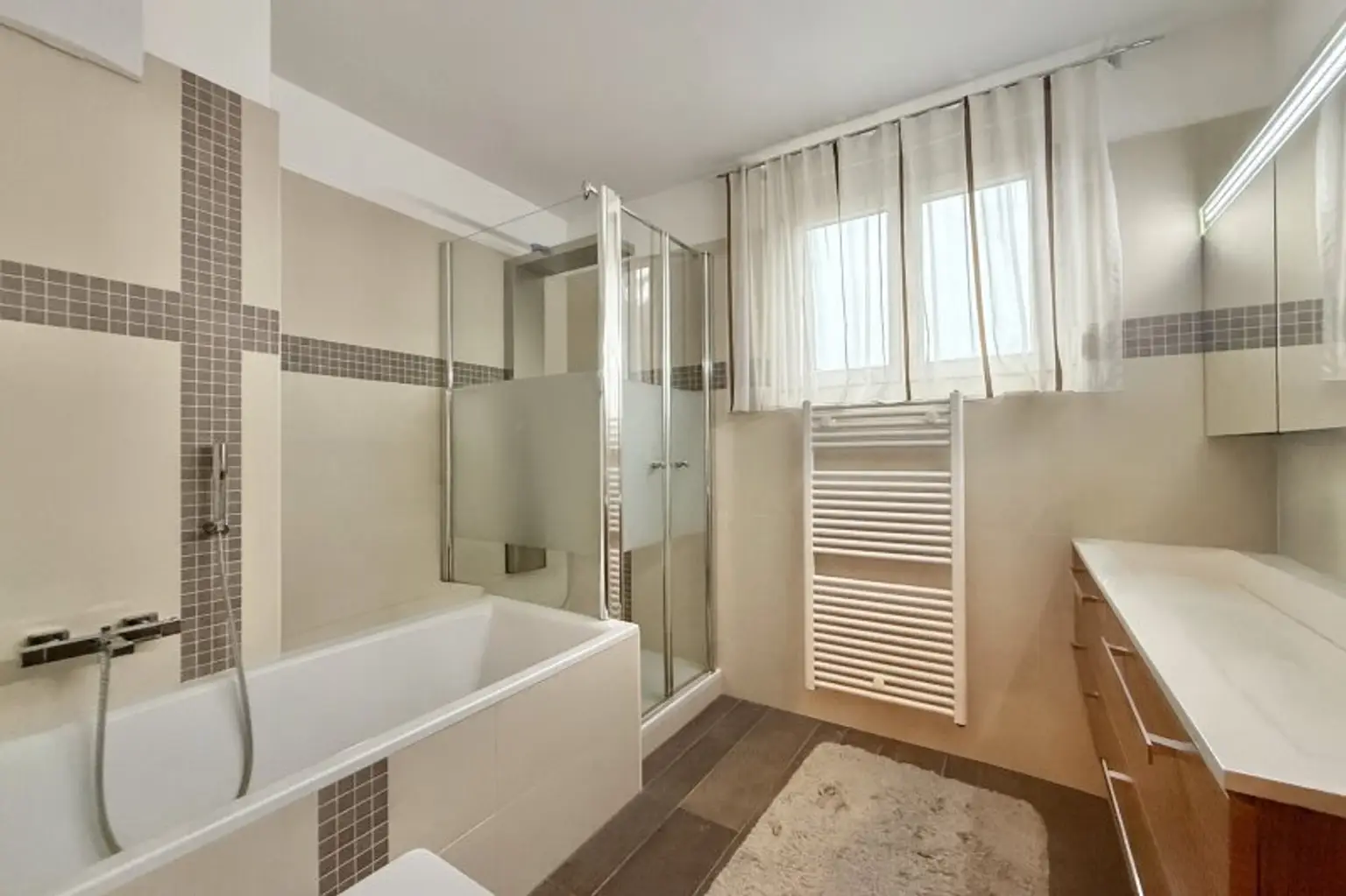 Familienidylle auf 4 Etagen in Essling I ca. 209m² benutzbare Fläche I Kamin I Naturnah & top Anbindung