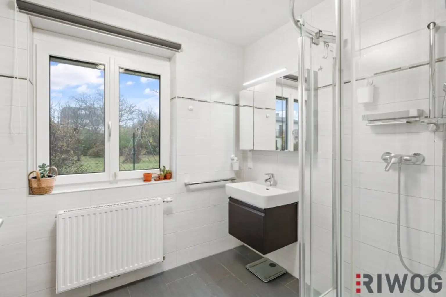 Effiziente aber Großzügige Gartenwohnung mit ca. 200 m² Garten, Luxus Küche mit Gaggenau Geräte und in ruhige Lage aber nähe U-Bahn