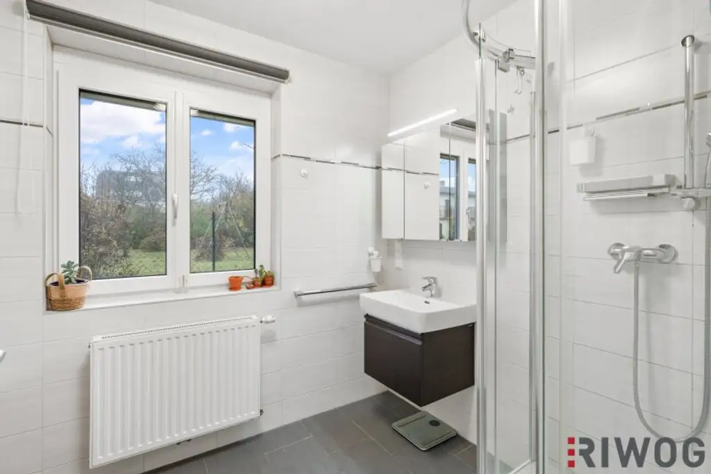 Effiziente aber Großzügige Gartenwohnung mit ca. 200 m² Garten, Luxus Küche mit Gaggenau Geräte und in ruhige Lage aber nähe U-Bahn