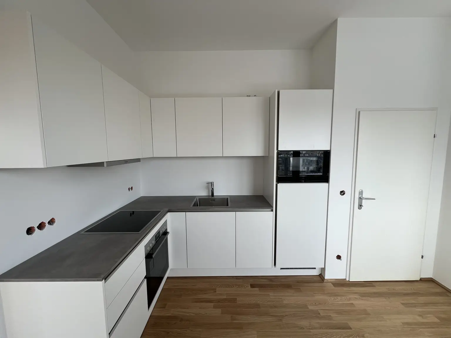 ERSTBEZUG NACH SANIERUNG: Helle klimatisierte Dachgeschoss-Wohnung in der Taborstraße