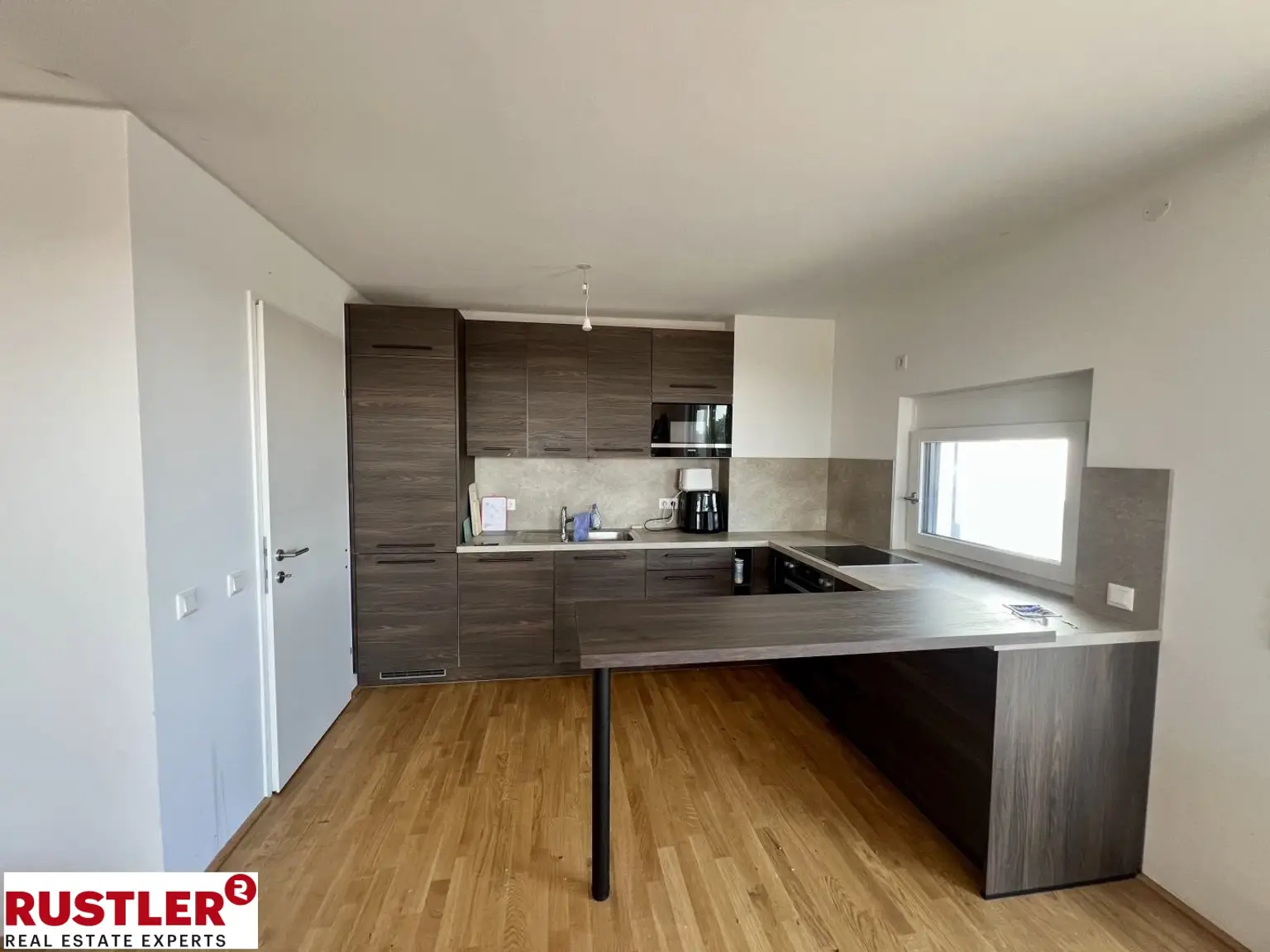**ATTEMSGARTEN - HOCHWERTIGE 4 Zi WOHNUNG INKL. KÜCHE - 2 TERRASSEN - 2 BÄDER UND FITNESS**