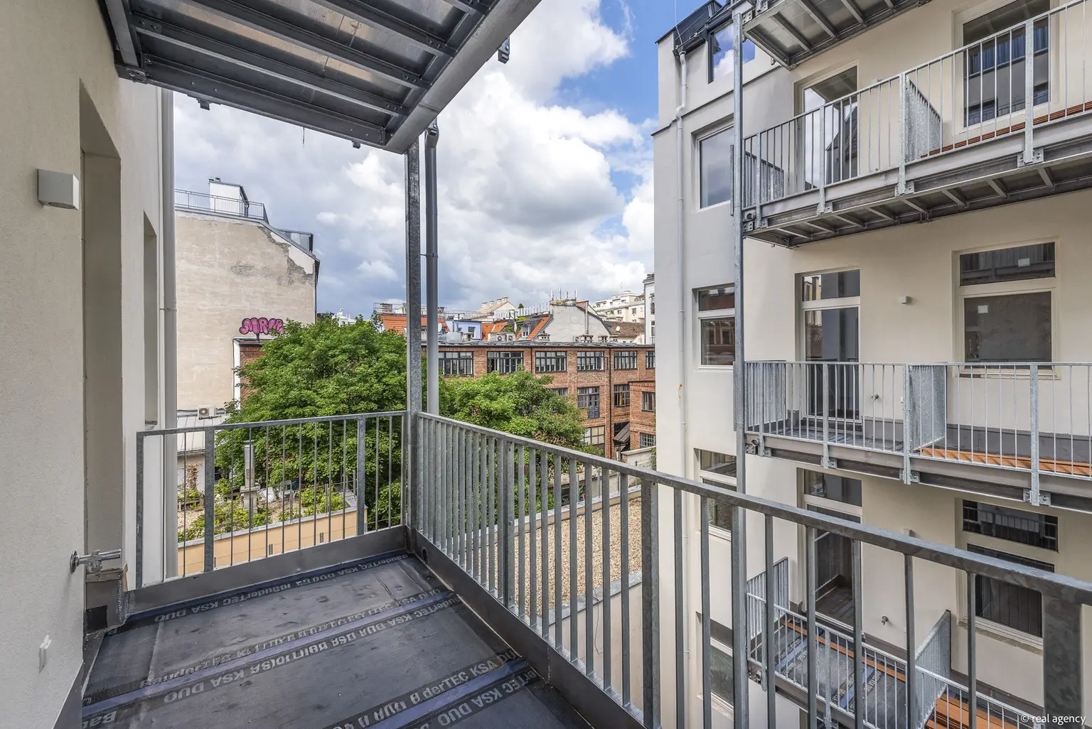 Moderne 2-Zimmer-Wohnung mit offener Wohnküche und Balkon