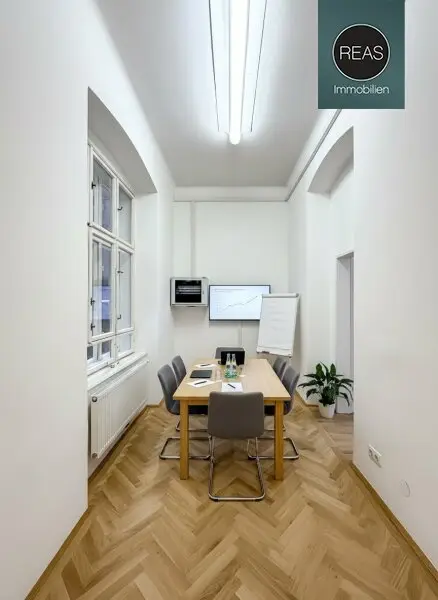 Klimatisiertes Büro bei neuer U5 Station! Repräsentatives Haus in bester Innenstadtlage bei der Votivkirche!