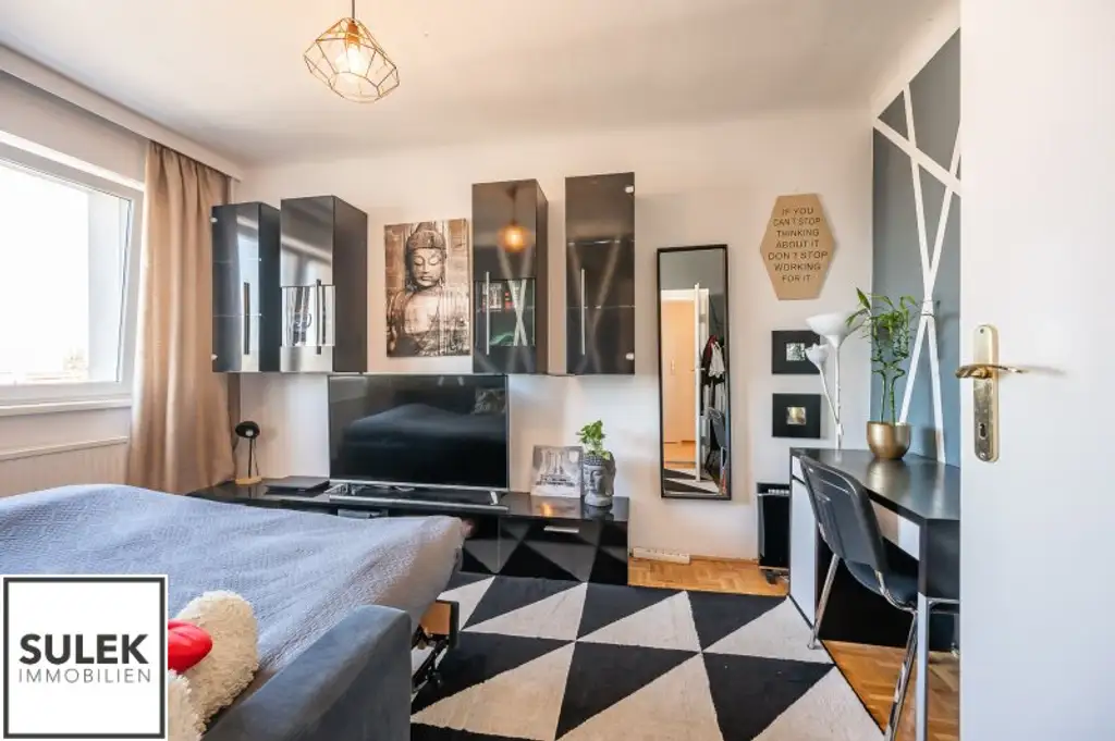 befristet vermietete 3 Zimmer -Wohnung mit Loggia im 8.Stock inkl. Fernblick