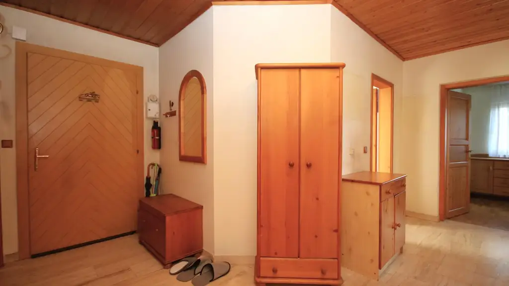 Tradition trifft Natur – Blockbau-Landhaus mit Sanierungsbedarf