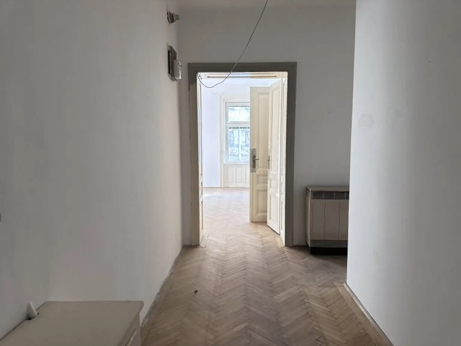 TOLLER ALTBAU - SCHÖNE WOHNUNG IM ALTWIENER STIL - ZUM SANIEREN