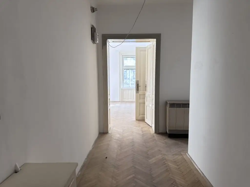 TOLLER ALTBAU - SCHÖNE WOHNUNG IM ALTWIENER STIL - ZUM SANIEREN
