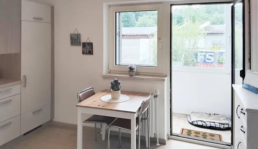 Eine komplett neu adaptierte 3-Zimmer-Wohnung mit Eckbalkon und Traunstein Blick.