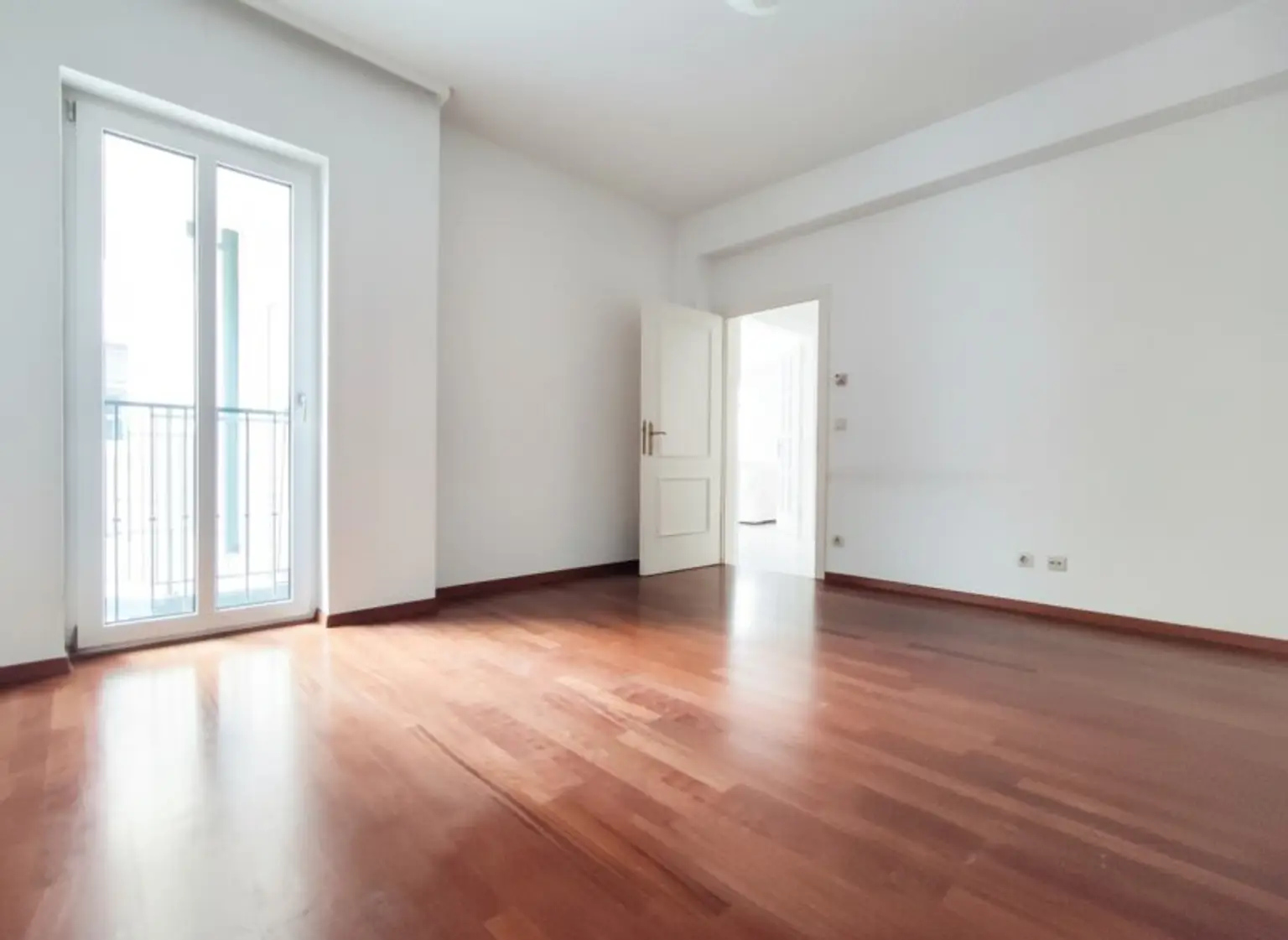 LINDENGASSE - Weitläufiger Wohnraum mit Balkon