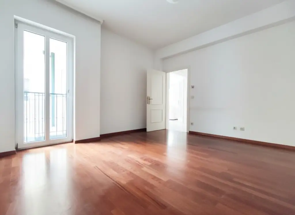 LINDENGASSE - Weitläufiger Wohnraum mit Balkon