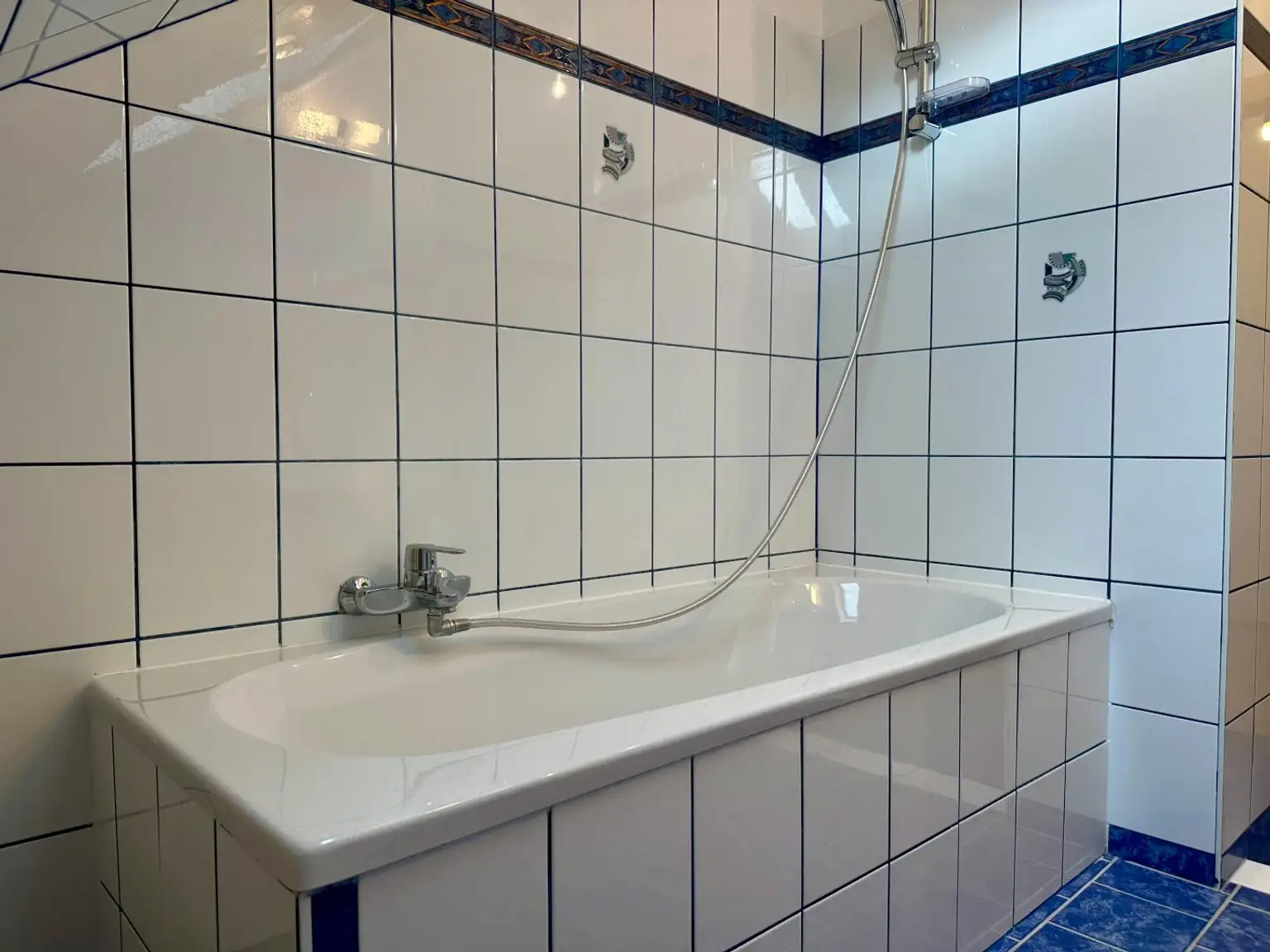 Bad mit Badewanne