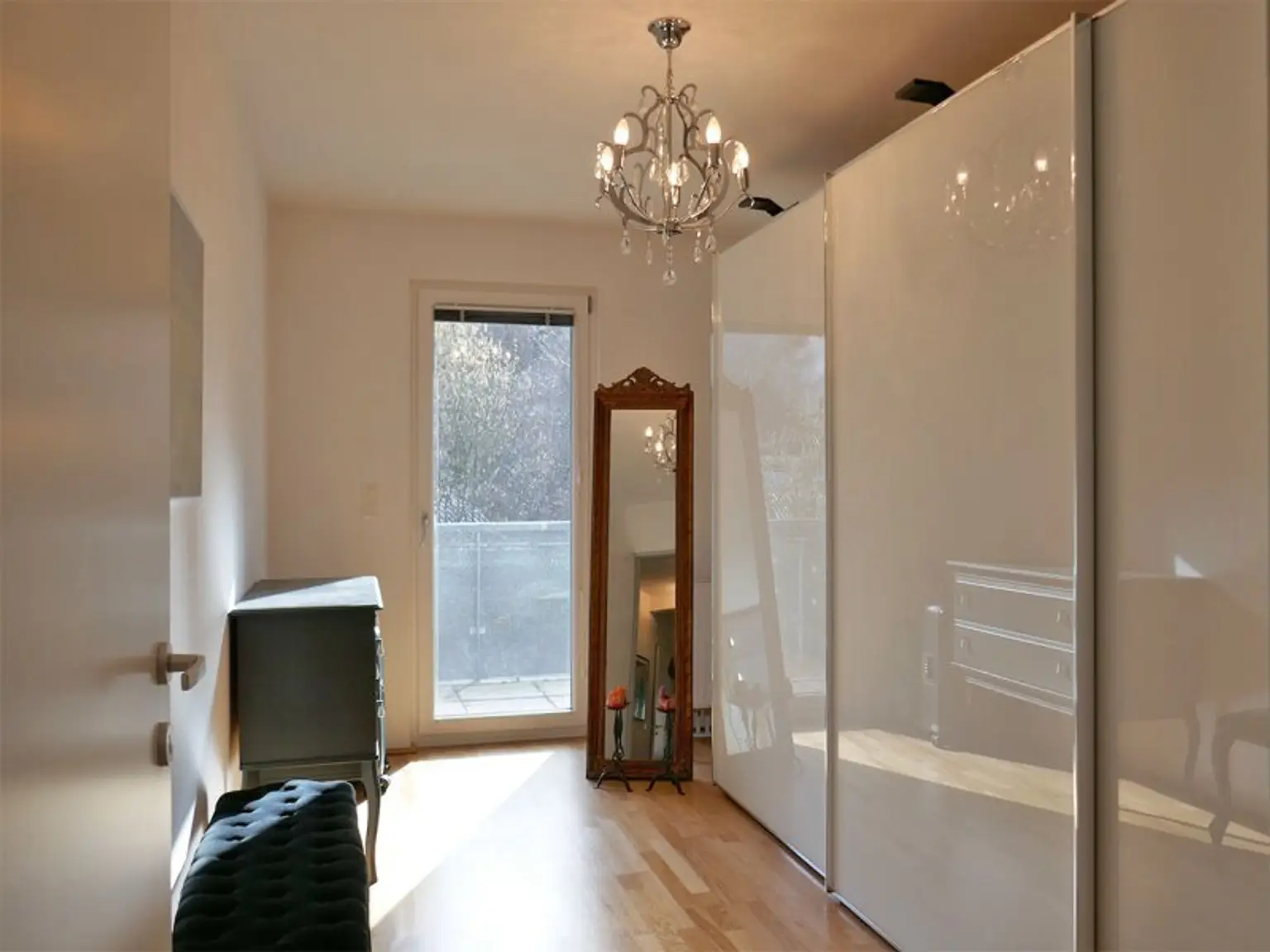 Zimmer 2 mit Balkonausgang