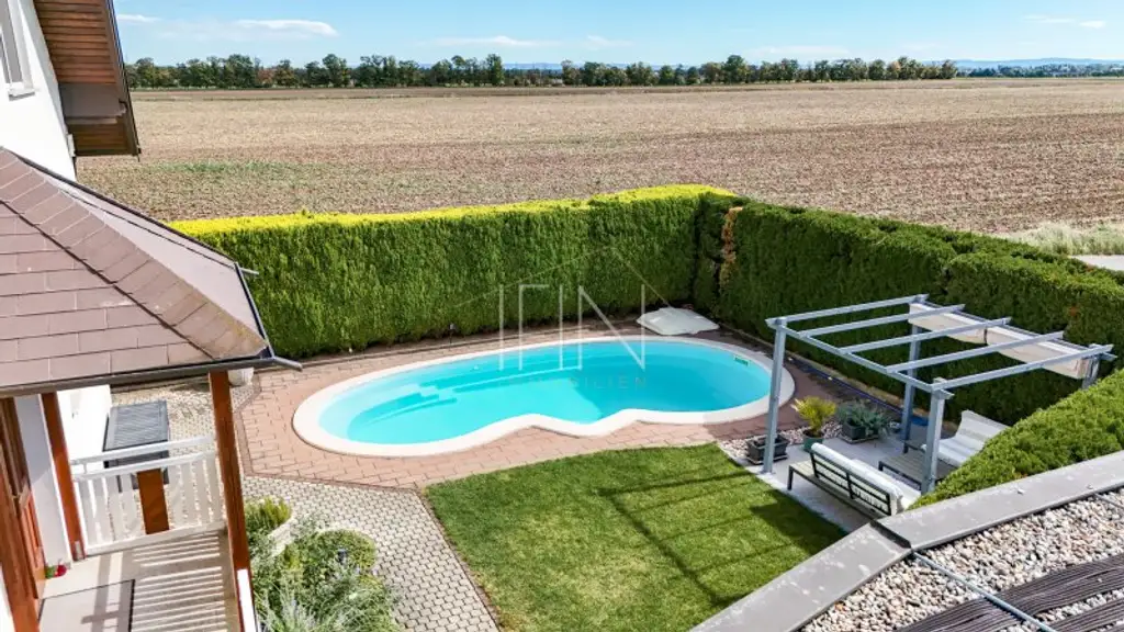 Einfamilienhaus mit Pool, Wellness & großem Garten in Hennersdorf