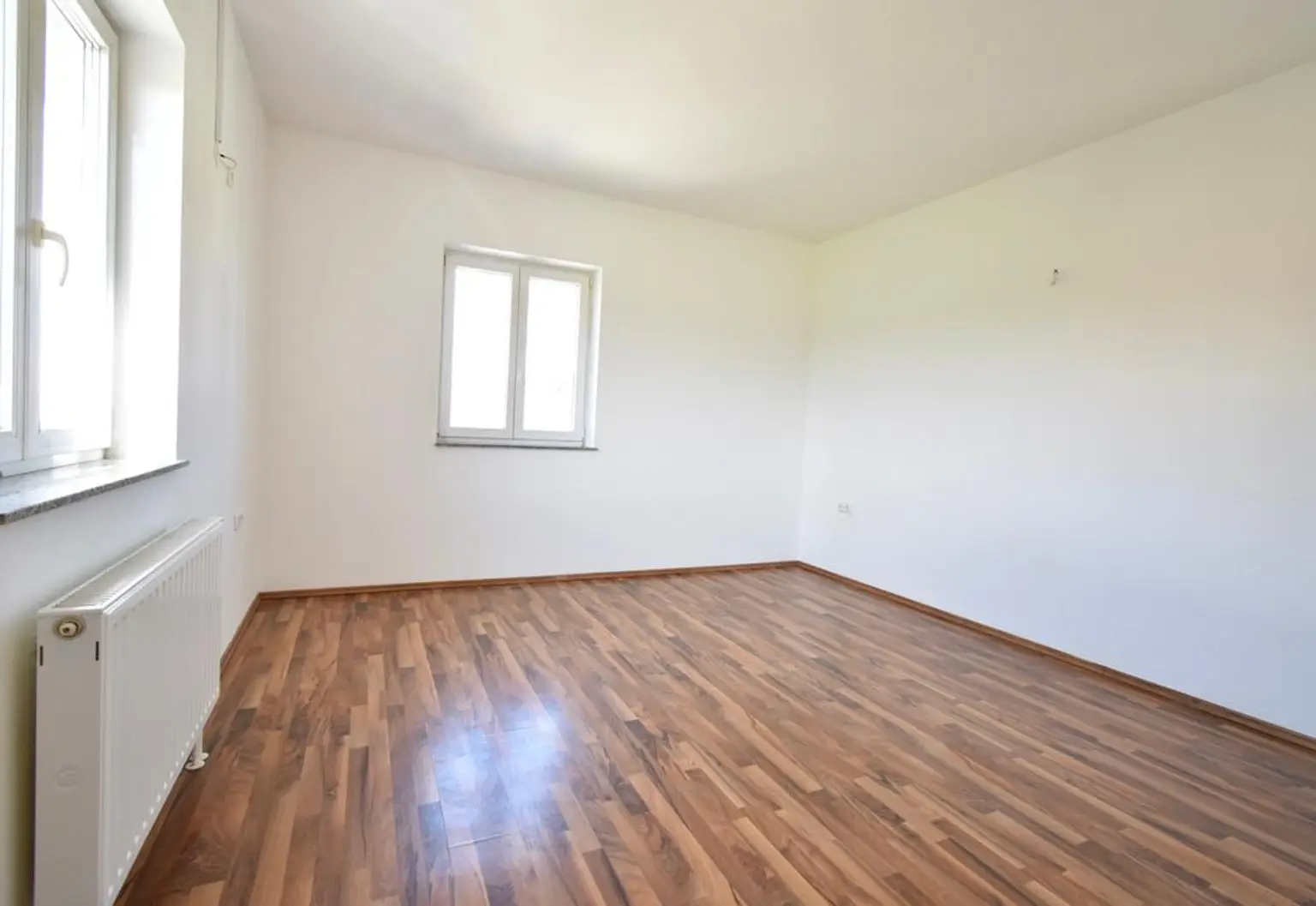 Sonnige 2-Zimmer-Wohnung mit Küche in zentraler Lage! Nähe BMW, SKF!!