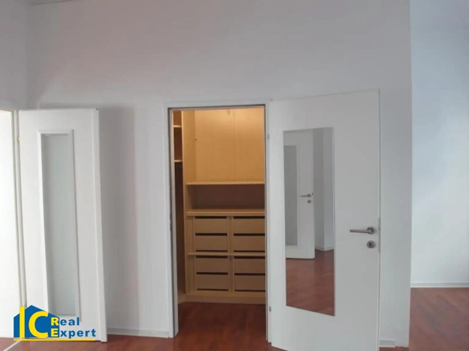 Großzügige Stadtwohnung im Biedermeierhaus, –schön, gepflegt und mit Garage!