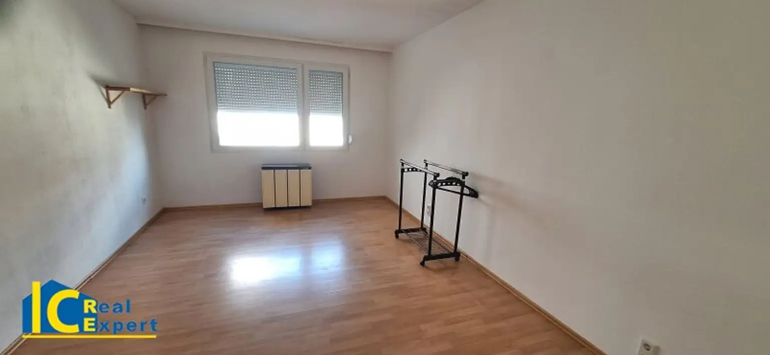 Freundliche Zimmer mit Aussenbeschattung