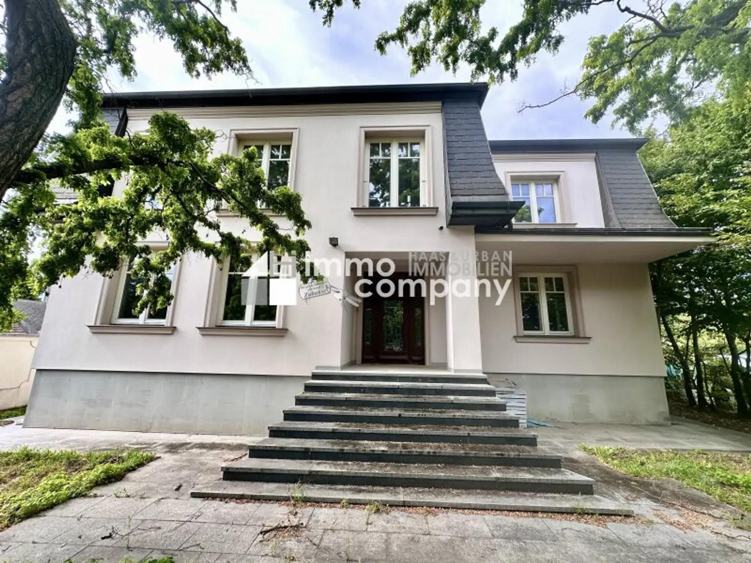 Luxuriöse Villa in Hamuliakovo: 600m², 14 Zimmer, Erstbezug mit Stadt- und Grünblick!