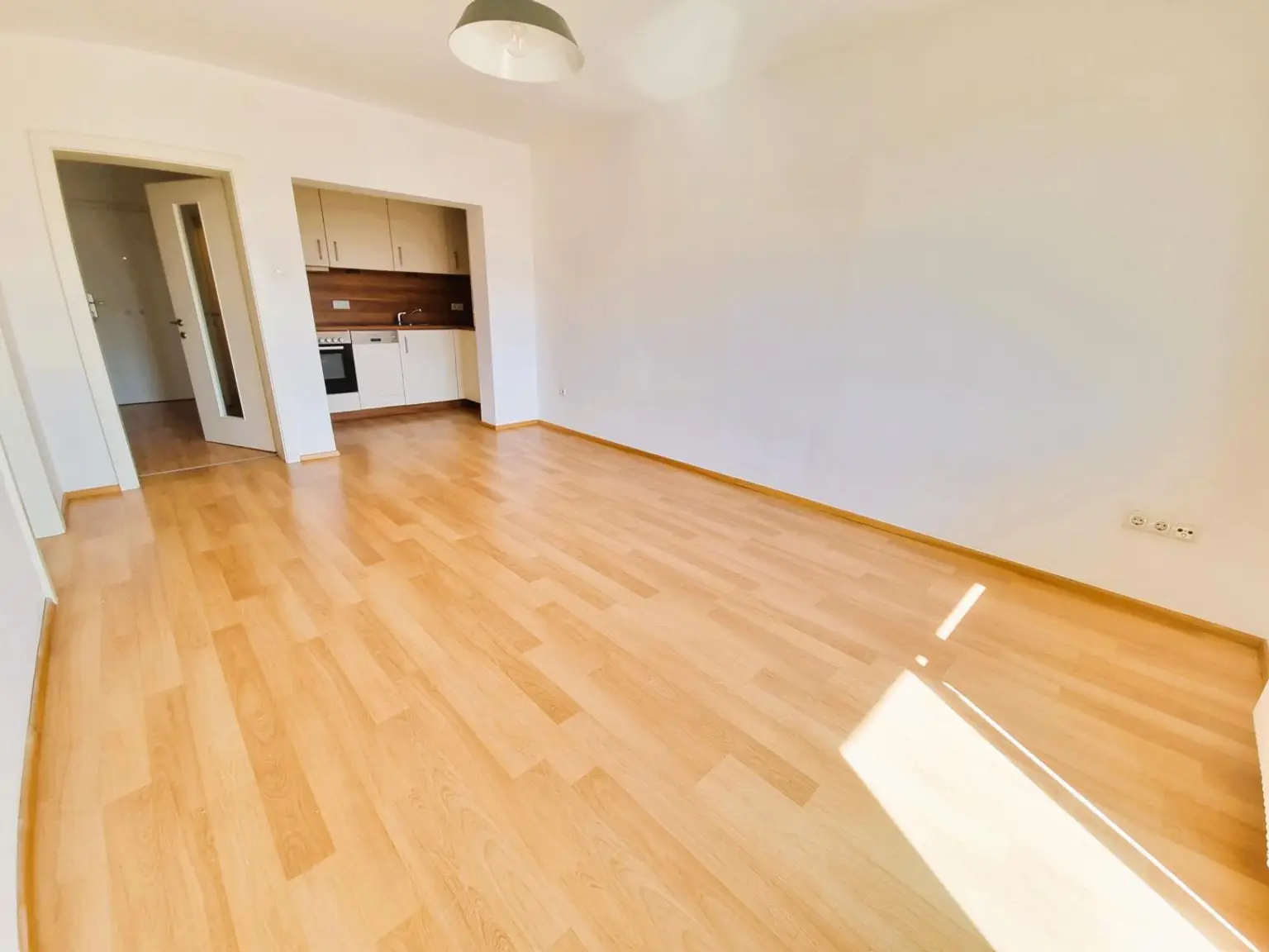 Top Lage: Attraktive 2-Zimmer-Wohnung mit Lift und Sonnenbalkon