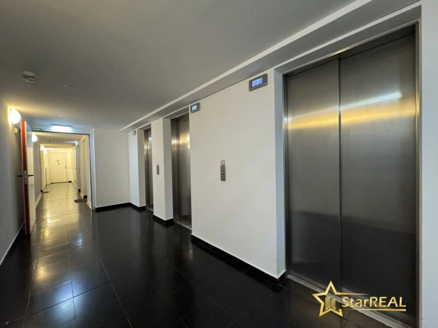 20. STOCK! TOP-WOHNUNG IM DELUGAN MEISSL TOWER. GARAGENPLATZ VORHANDEN. Sauna und Fitnessraum im Haus.
