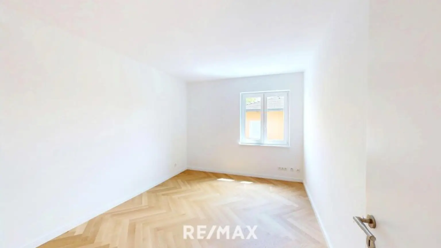 ETWAS GANZ BESONDERES Neuwertige Villa in Grün und Ruhelage mit gepflegtem Garten in privilegierter Lage Wien 1210