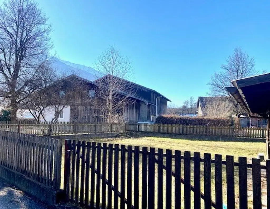 Herrlich, sonniges Baugrundstück (mit Altbestand) in absoluter Ruhelage in Oberhofen