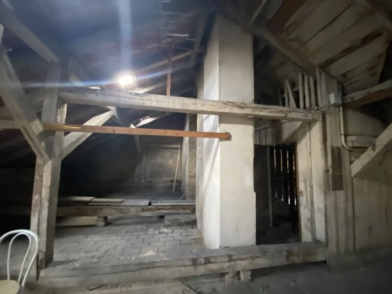 Mittelzinshaus mit bewilligten Dachbodenausbau