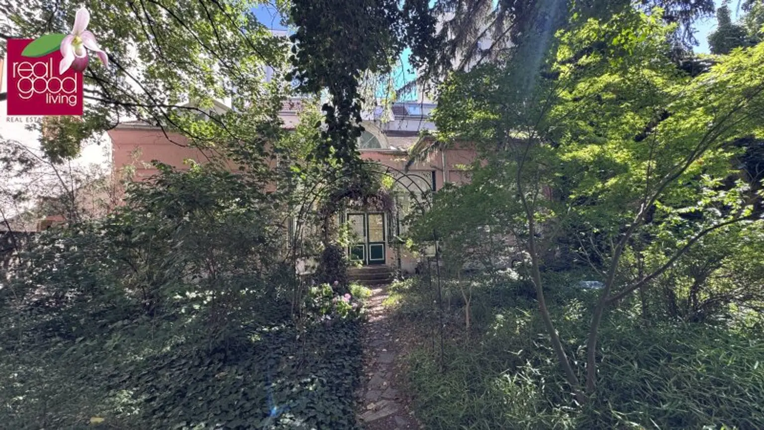 „Charmantes Zinshausensemble nahe Schloss Schönbrunn – mit Geschäftslokal, Dachgeschoßausbau & separater Gartenvilla“