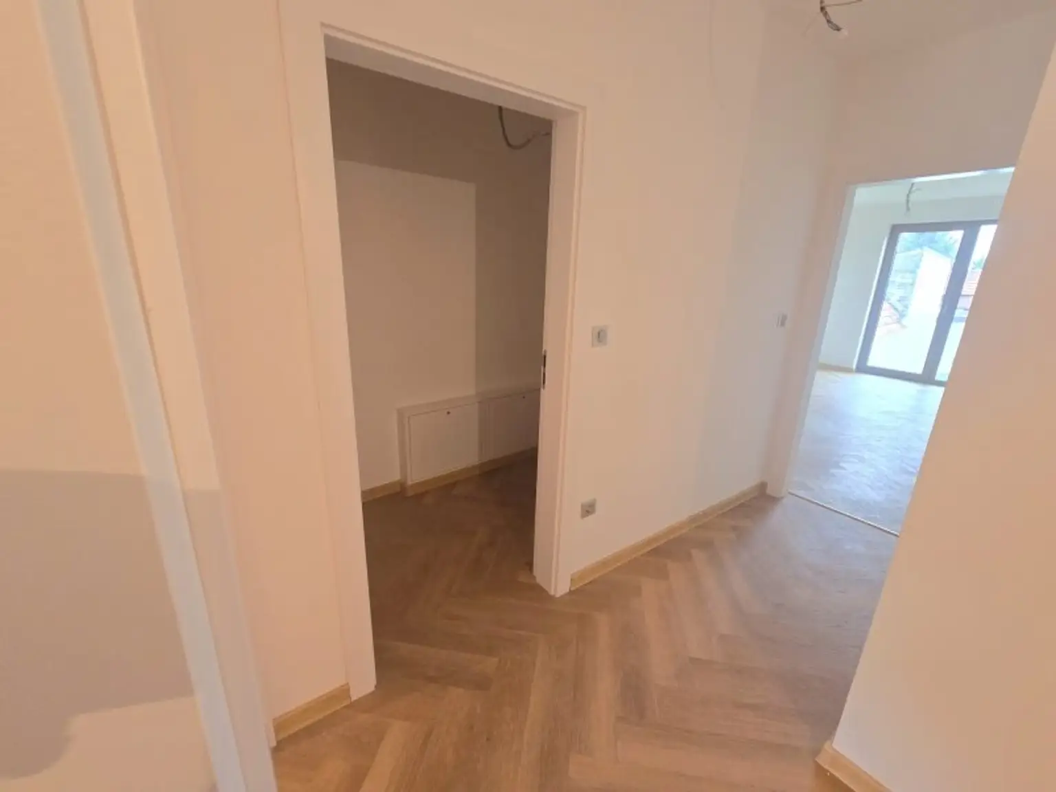 + ERSTBEZUG + Weinviertel + Moderne 2-Zimmer-Wohnung mit Loggia in Münichsthal –  20 Minuten von Wien entfernt +