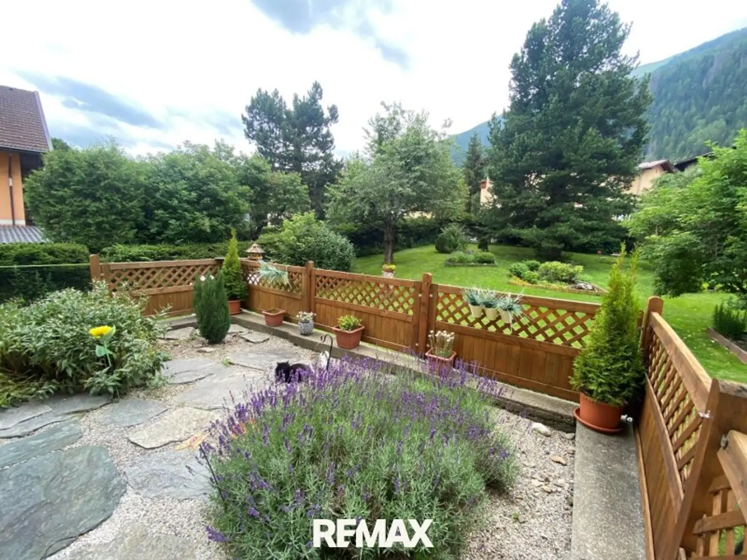 Terrasse mit Garten