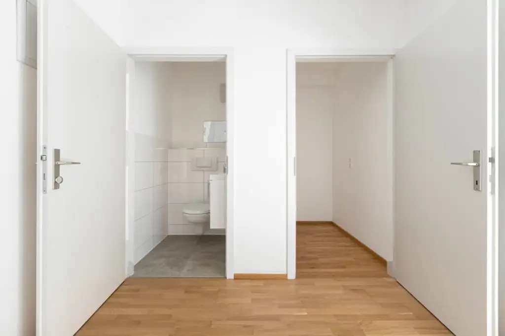 TOP ANGEBOT! Helle 4-Zi.-DG-Wohnung im 16. Bezirk! inkl. 2 Stellplätzen!