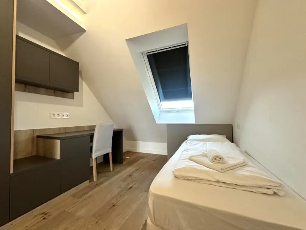 MÖBLIERTE WOHNUNG MIT DACHTERRASSE - MODERNSTE AUSSTATTUNG