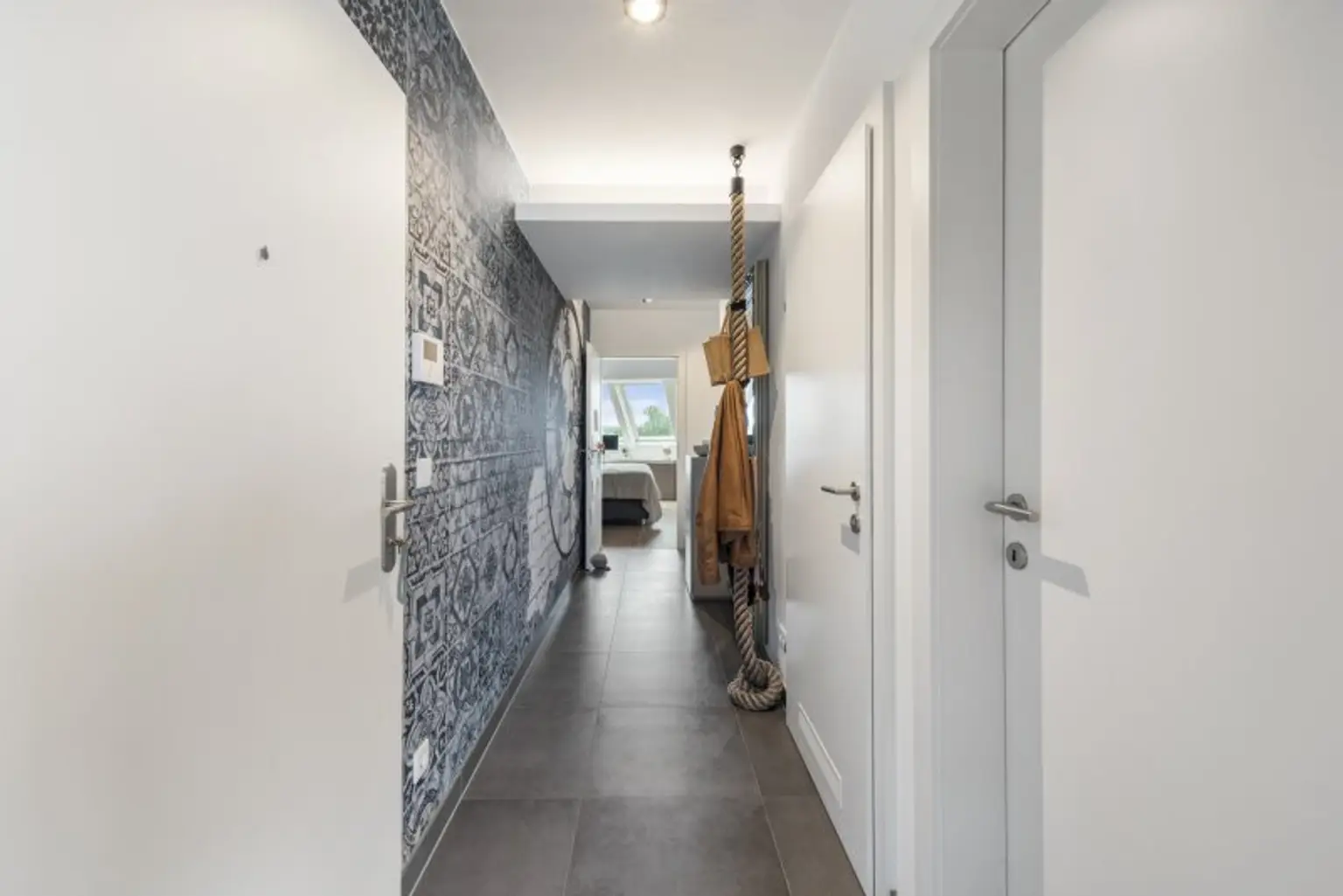 Rarität und Wohntraum! Dachgeschosswohnung mit südwestseitiger Terrasse an der oberen Alten Donau auf Eigengrund! Garagenplatz inkludiert