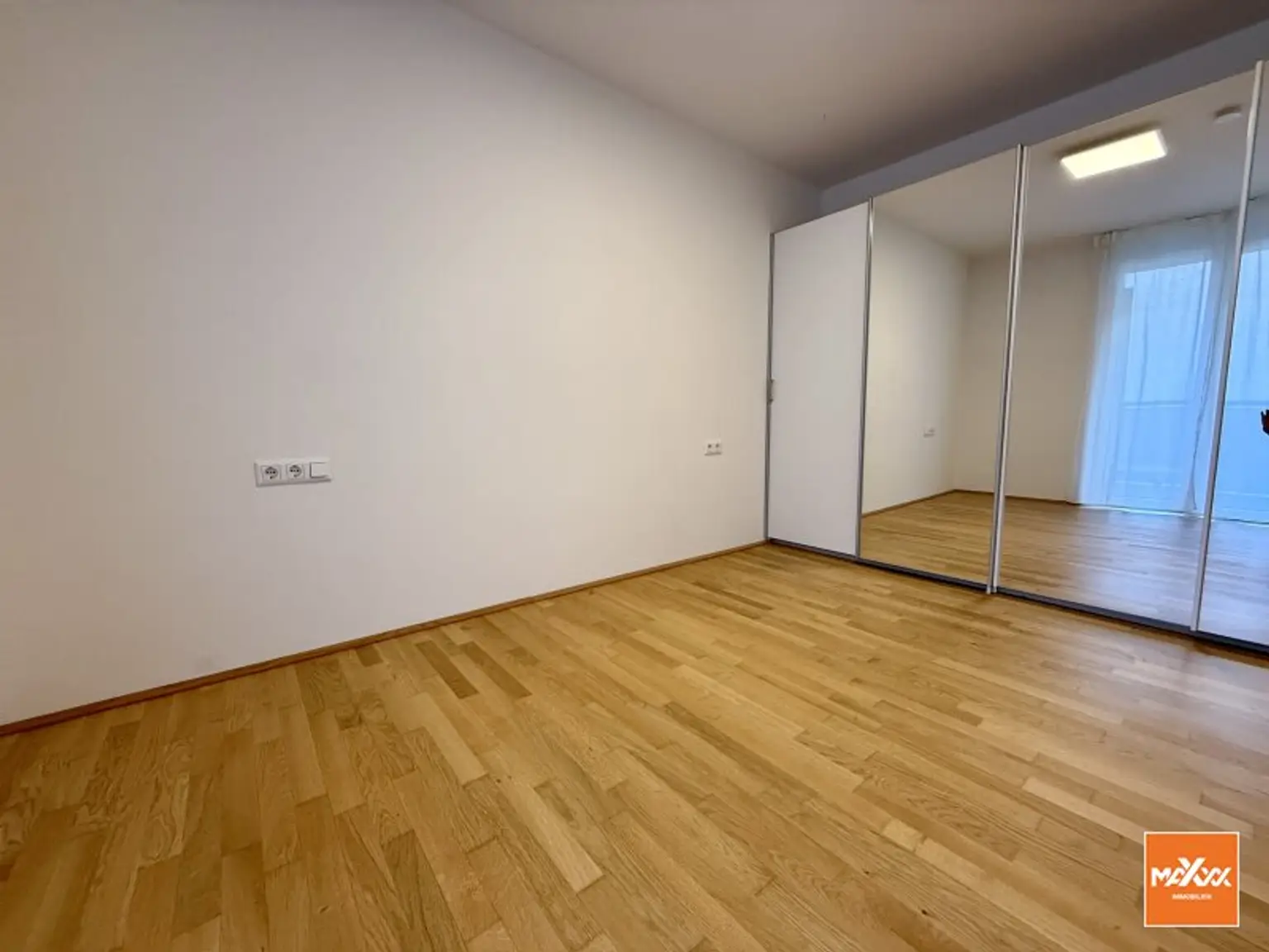 Moderne 2-Zimmer-Wohnung mit großem Balkon und Tiefgaragenparkplatz