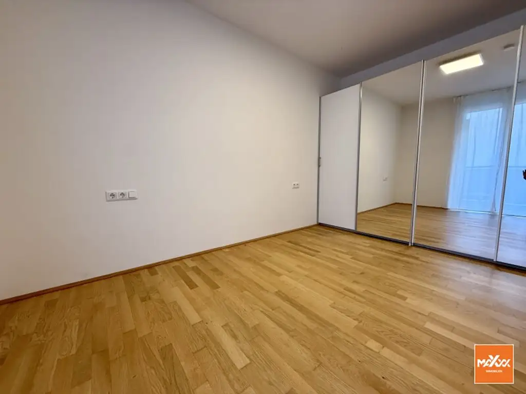 Moderne 2-Zimmer-Wohnung mit großem Balkon und Tiefgaragenparkplatz
