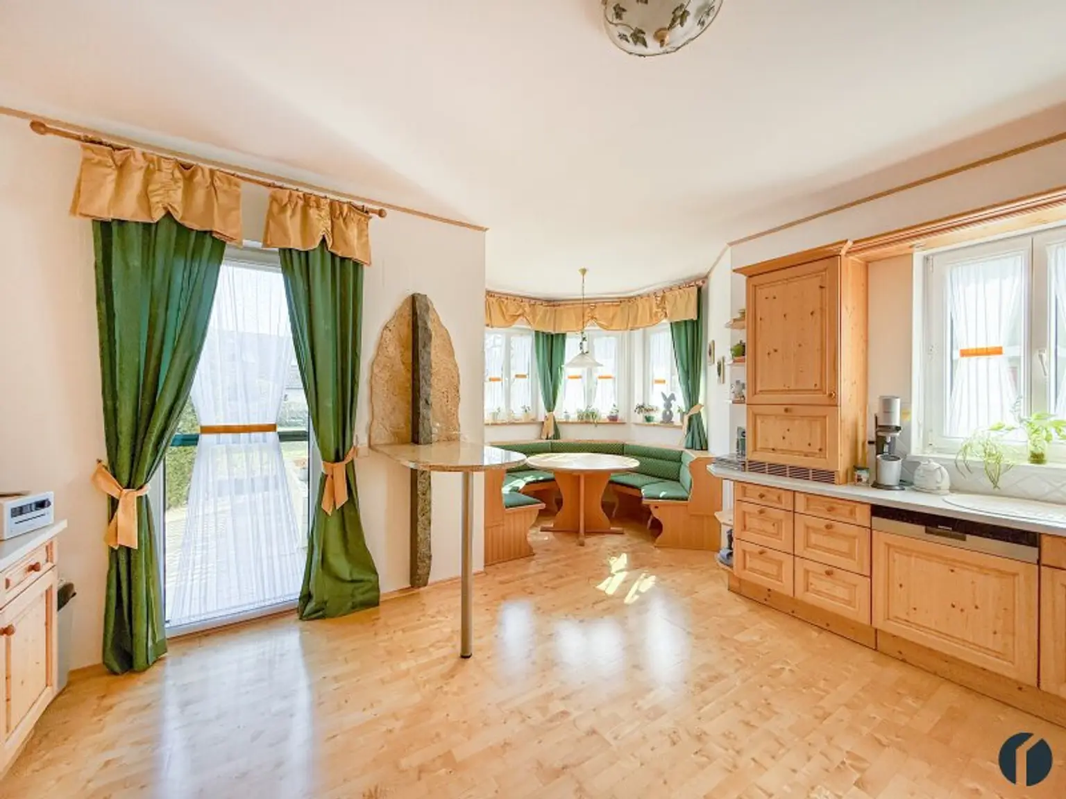 Küche mit Essbereich