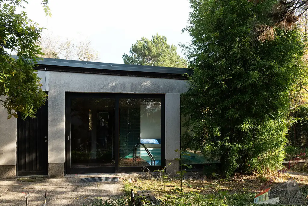 Architektenhaus mit Schwimmhalle in Ruhelage