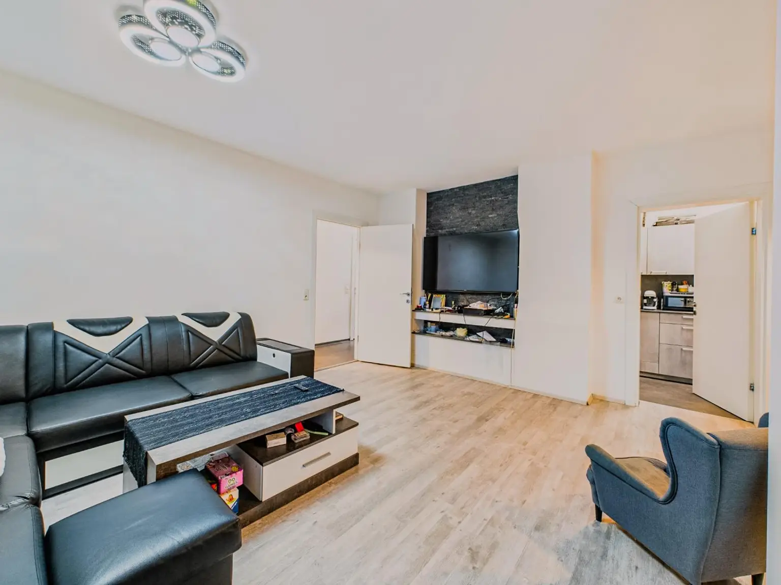 Wohn- und Essbereich 6