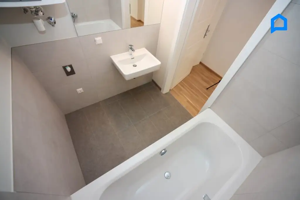 Schönbrunnblick-Gloriette, ERSTBEZUG, JETZT einziehen! Dachgeschoss NEU mit modernster Ausstattung148m² Wohnfläche, 4 Zimmer plus Nebenräume, auch Altbau Etagen-Wohnungen, teilweise Kurzzeitvermietung möglich !