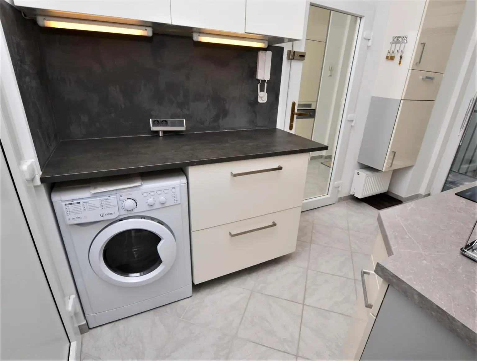 Charmante 1-Zimmer-Altbauwohnung mit Balkon in Hofruhelage