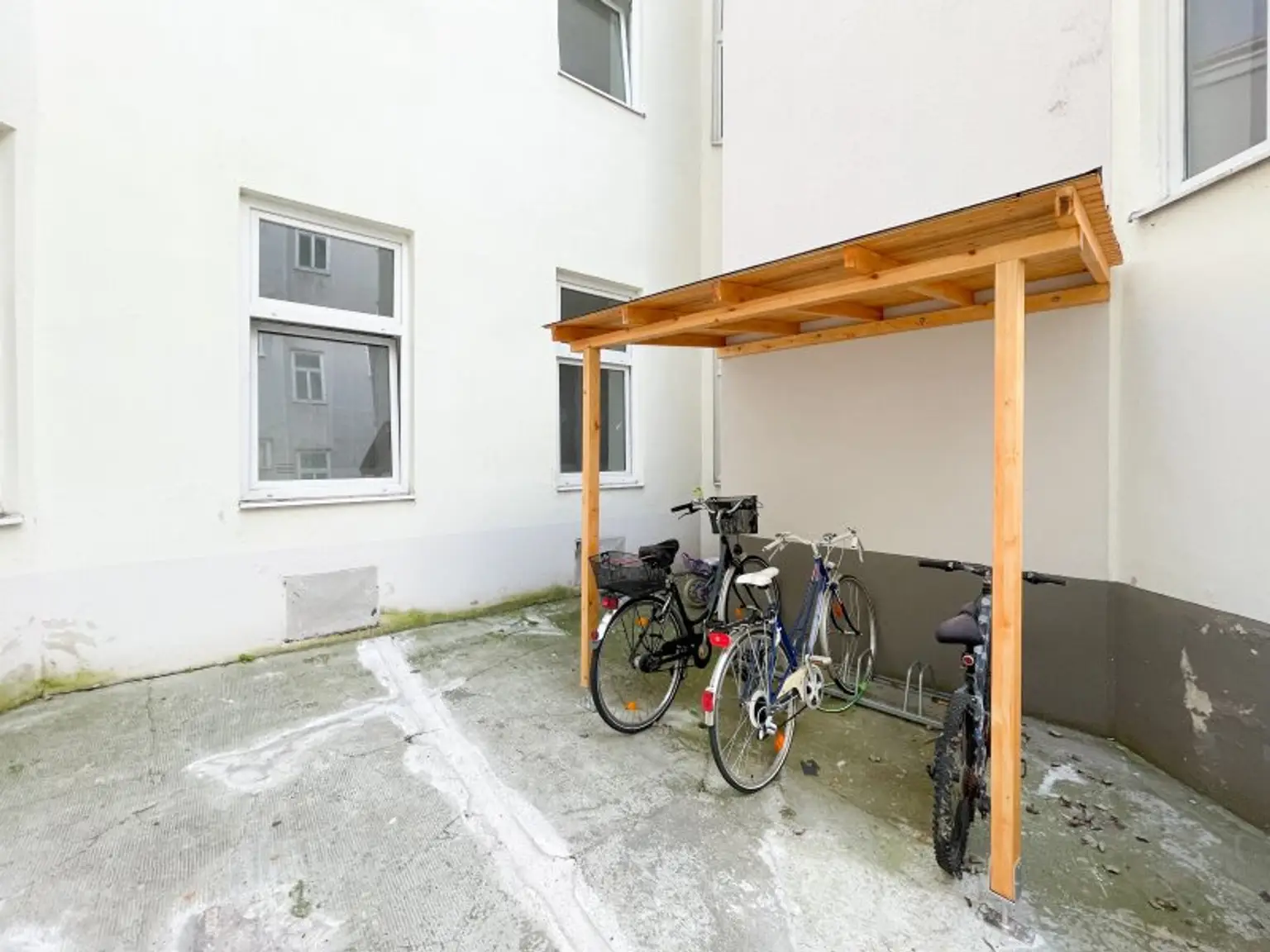 U3 "Hütteldorfer Straße": schön sanierte 2-Zimmerwohnung inkl. neuer Küche