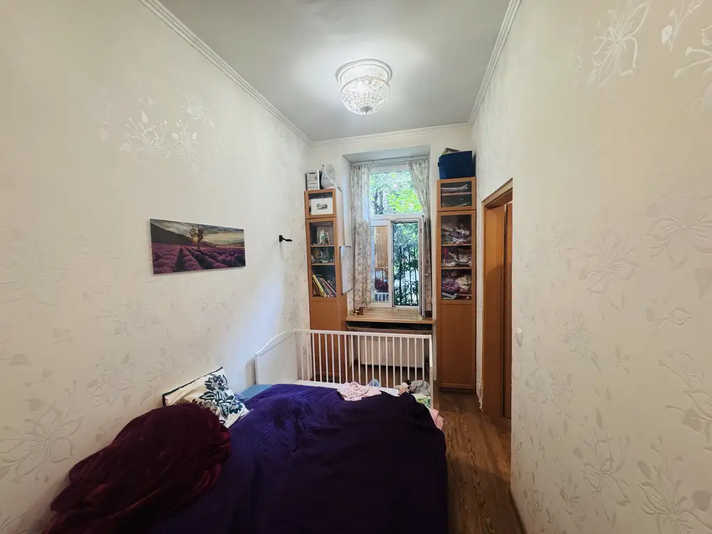 Stilvolle 2-Zimmer-Altbauwohnung in Hofruhelage – möbliert und sofort bezugsbereit