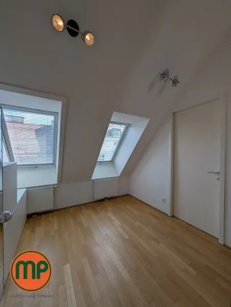 Außergewöhnliche Dachgeschoßwohnung mit viel Sonnenlicht