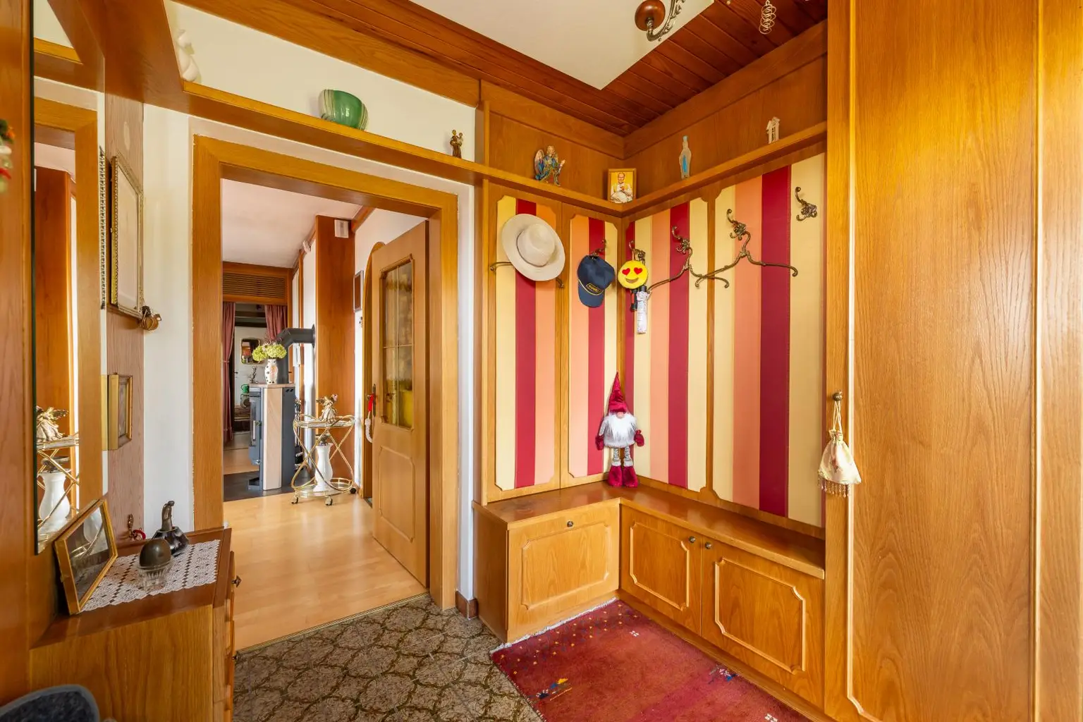 Wohnen wo andere Urlaub machen - Haus mit Traumaussicht nahe Stubenbergsee